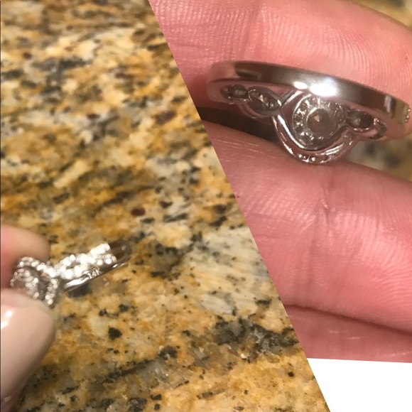 Macy's 14K White Gold White Engagement Rin… - Picture 8 of 8